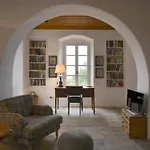 Patrick & Joan Leigh Fermor House Bed & Breakfast *