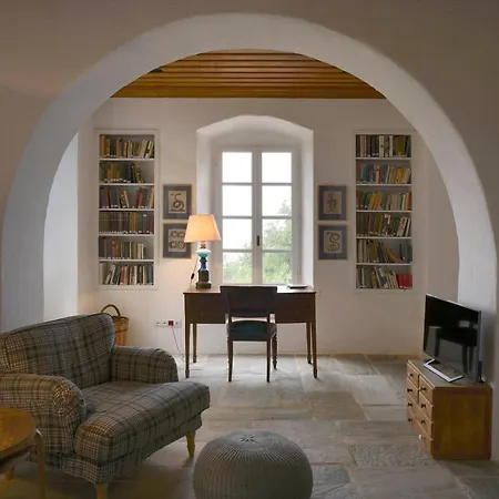 Patrick & Joan Leigh Fermor House לינה וארוחת בוקר *